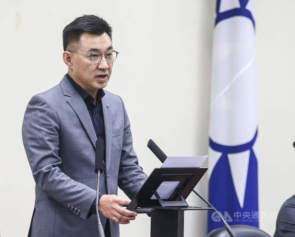 國民黨主席江啟臣(圖)27日在中常會表示,黨中央將持續積極連結執政縣市,共同推動安心旅遊、防疫旅遊,希望攜手面對後疫情的經濟衝擊,超前部署振興工作。中央社記者謝佳璋攝 109年5月27日