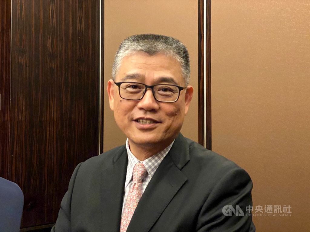 強固型工業電腦廠神基科技董事長黃明漢29日於股東會後受訪,形容今年營運「先蹲後跳」,雖然第3季相對保守,但第4季仍有旺季效應可期。中央社記者吳家豪攝 109年5月29日