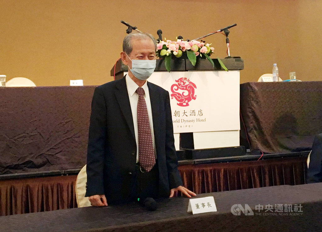 台塑化29日召開股東會,董事長陳寶郎表示,隨各國陸續解封,可望提升用油需求,帶動油價逐步回升,估計杜拜原油價格年底時將落在40美元區間,但認為整體營運狀況仍不樂觀。中央社記者蔡芃敏攝 109年5月29日