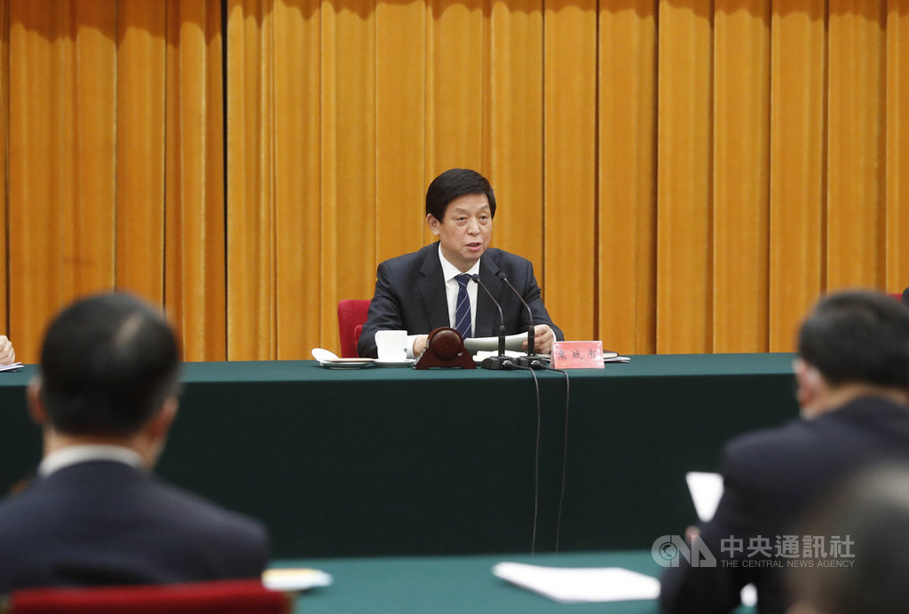 針對「反分裂國家法」實施15年,中共政治局常委、全國人大常委會委員長栗戰書(中)29日稱,「台獨是絕路一條,以身試法必遭嚴懲。」(中新社提供)中央社 109年5月29日