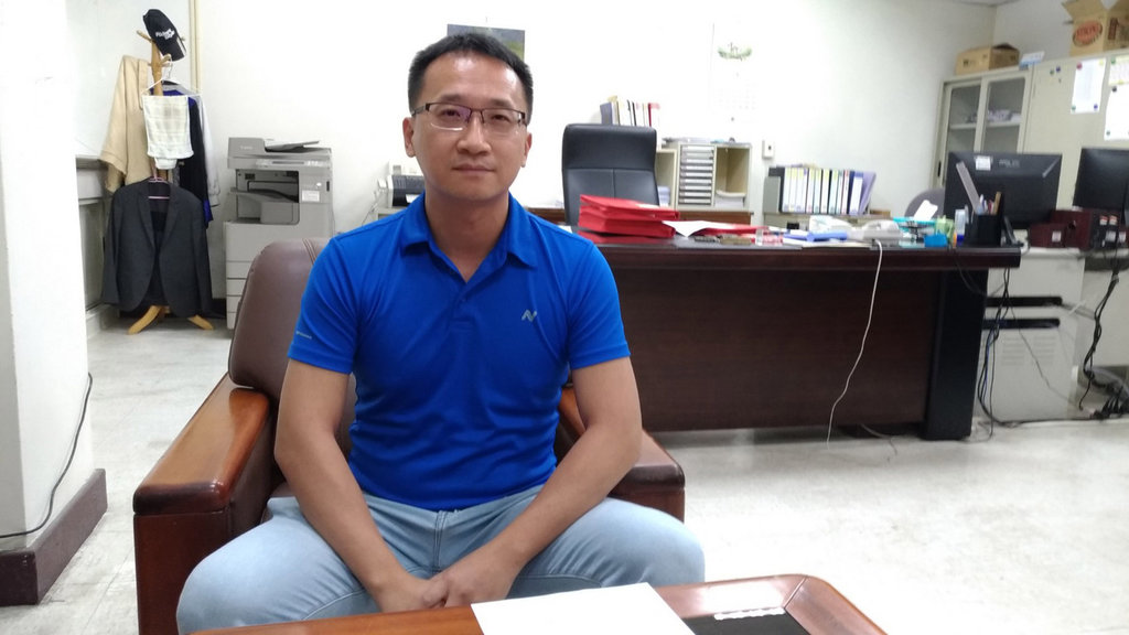 司法院大法官會議29日做出釋字第791號解釋,認定通姦罪違憲。提出釋憲聲請的法官之一、台中地院法官張淵森(圖)表示,這項宣告符合國際人權潮流,符合人權保障意旨,感情的事情不應該用刑法來處罰。中央社記者蘇木春攝 109年5月29日