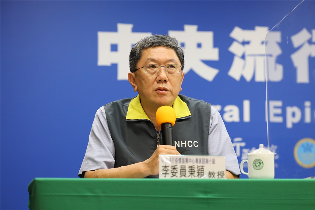 中央流行疫情指揮中心專家諮詢小組委員李秉穎29日表示,台灣已對上萬例不符通報條件者採檢,均無潛伏感染者,顯示根本沒有普篩必要。(中央流行疫情指揮中心提供)中央社 109年5月29日