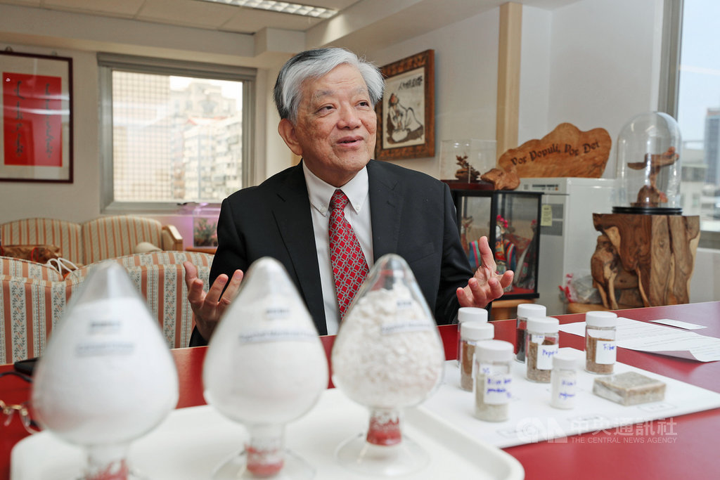 以環保食安志工為職志的義美總經理高志明認為,地球本來就是一個循環的生態,世世代代、生生不息,除了友善耕作農作物、支持台灣農業外,更重要的是最後「zero waste」,食材全利用、零浪費。中央社記者裴禛攝 109年5月30日