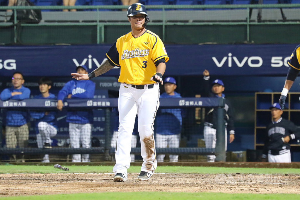 中職中信兄弟隊野手林智勝日前因撲壘導致左手手指骨折,術後持續復健,球隊透露,目前林智勝已經開始嘗試握棒,預計6月展開打擊練習。(中信兄弟提供)中央社記者謝靜雯傳真 109年5月30日
