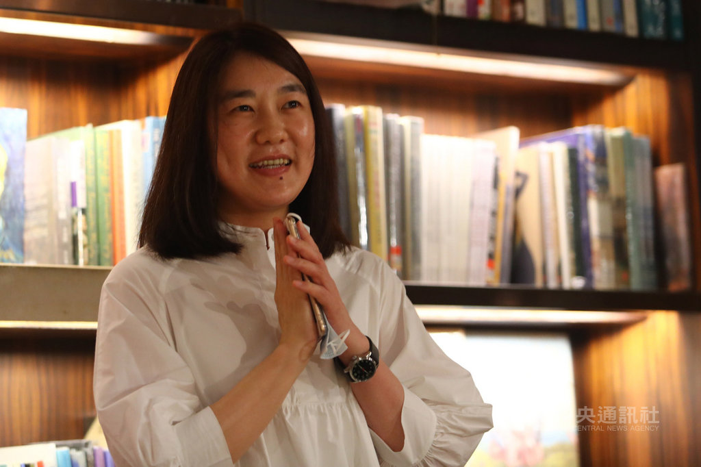 誠品敦南店即將熄燈,誠品董事長吳旻潔31日下午接受媒體聯訪,她表示,能好好道別是幸福的。中央社記者王騰毅攝 109年5月31日