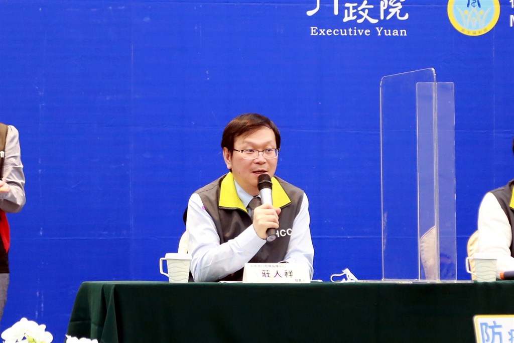中央流行疫情指揮中心率團遊台南,發言人莊人祥說,他屬易胖體質,吃台南小吃非常幸福。(台南市政府提供)中央社