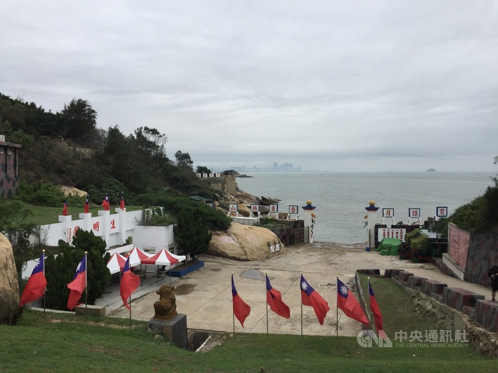金門縣政府1日表示,在縣府積極邀請旅遊業者來體驗防疫旅遊、赴台推介之下,在後疫情期間,申請到大膽島觀光人數踴躍,6月的報名人數已超過3000人。中央社記者黃慧敏攝 109年6月1日