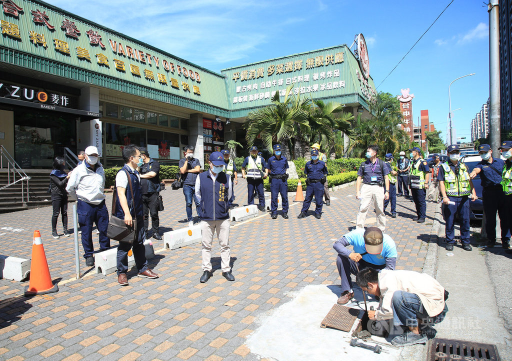 台中市政府1日會同台中地方檢察署、台電、自來水公司依法對中科購物廣場執行停止供水供電,同時由中市勞工局、法制局啟動相關員工轉職協助工作及法律諮詢,保障民眾合法權益。(台中市政府提供)中央社記者郝雪卿傳真 109年6月1日