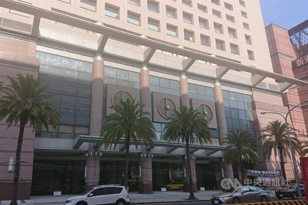 勞動部1日公布最新大量解僱勞工統計,4月通報件數56件創102年來新高,主要以住宿餐飲、製造業為主。圖為台南大億麗緻酒店。(中央社檔案照片)