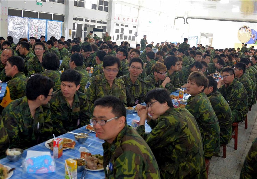 防範武漢肺炎疫情衝擊,國軍3月至6月的教召、勤召已暫停。圖為澎湖後備指揮部過去辦理教召情形。(中央社檔案照片)