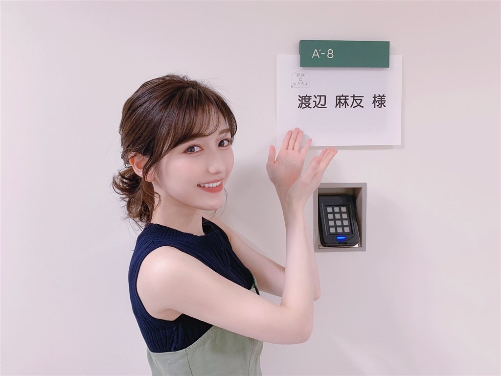 日本女團AKB48前人氣成員渡邊麻友是AKB48「神7」成員,在2014年AKB48人氣總票選奪冠,2017年畢業離隊後轉戰拍戲。(圖取自twitter.com/karaage_mayu)
