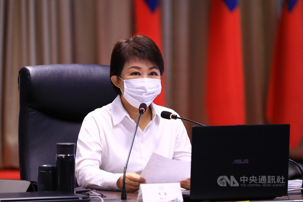 對於台電擬重啟中火第2、3號機組,台中市長盧秀燕(圖)2日在市政會議中表示,中火關掉部分機組後,台中及南投空品不良日都減少了,現要強硬重啟機組,請饒過台中人、饒過中部人;呼籲台電審慎評估。中央社記者郝雪卿攝 109年6月2日