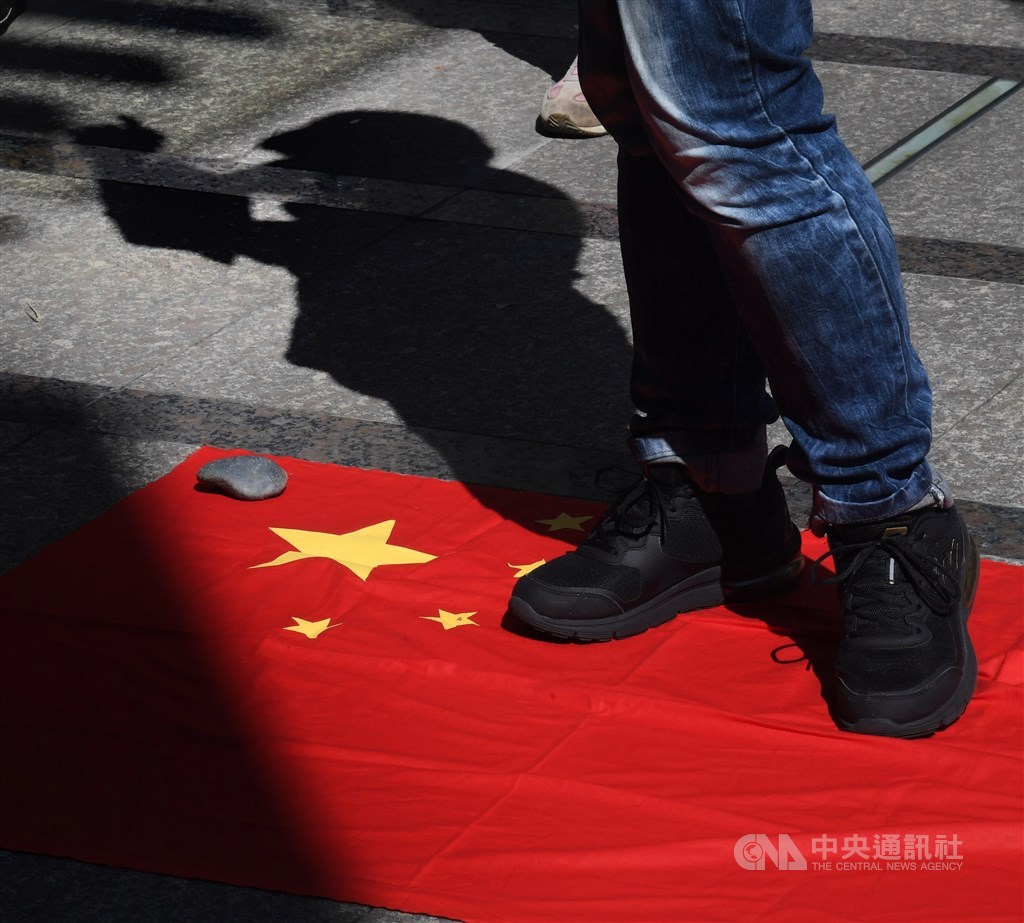 中研院社會所公布最新民調,在「中國大陸政府,是台灣的朋友」議題上,有73%的台灣民眾不同意,僅23%同意。(示意圖/中央社檔案照片)