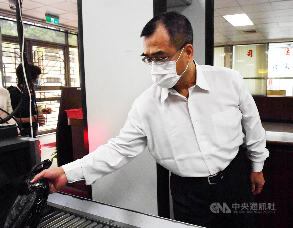 前行政院秘書長林益世被控貪污案更一審,台灣高等法院2日下午開庭審理,林益世提前到庭。中央社記者施宗暉攝 109年6月2日