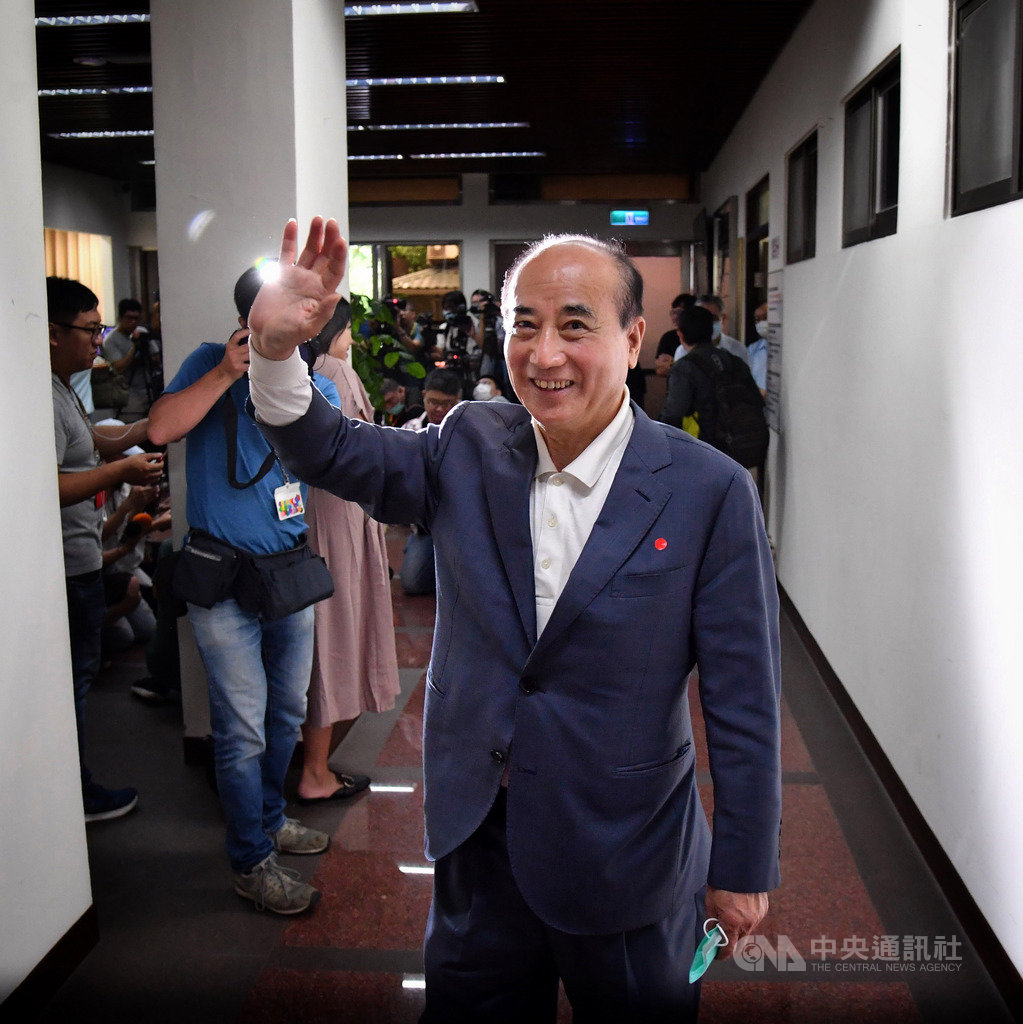 罷免高雄市長韓國瑜案將在6月6日投票,過去在韓國瑜參選市長時大力支持的前立法院長王金平(前)3日受訪表示,他身為國民黨員,以及當初的支持者,希望韓國瑜做好做滿,為高雄市提供更多的服務。中央社記者王飛華攝 109年6月3日