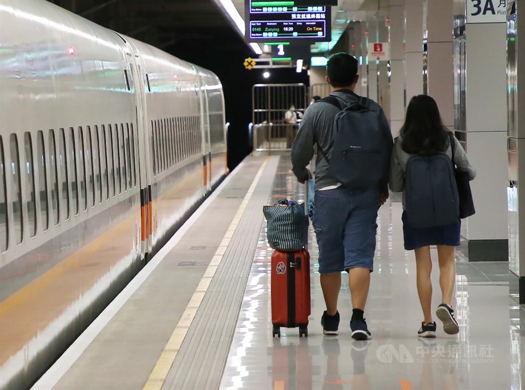 交通部推動安心國民旅遊預計7月1日上路,並將於下週公布詳細內容,交通部長林佳龍已拍板補助不分平假日。(中央社檔案照片)