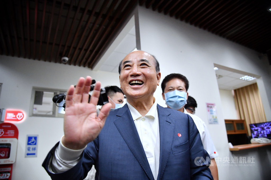 罷免高雄市長韓國瑜案投票將於6日舉行,前立法院長王金平(前)3日上午受訪表示,身為國民黨員及當初的支持者,希望韓國瑜能做好做滿,6日當天已有既定行程,不會去投票。中央社記者王飛華攝 109年6月3日