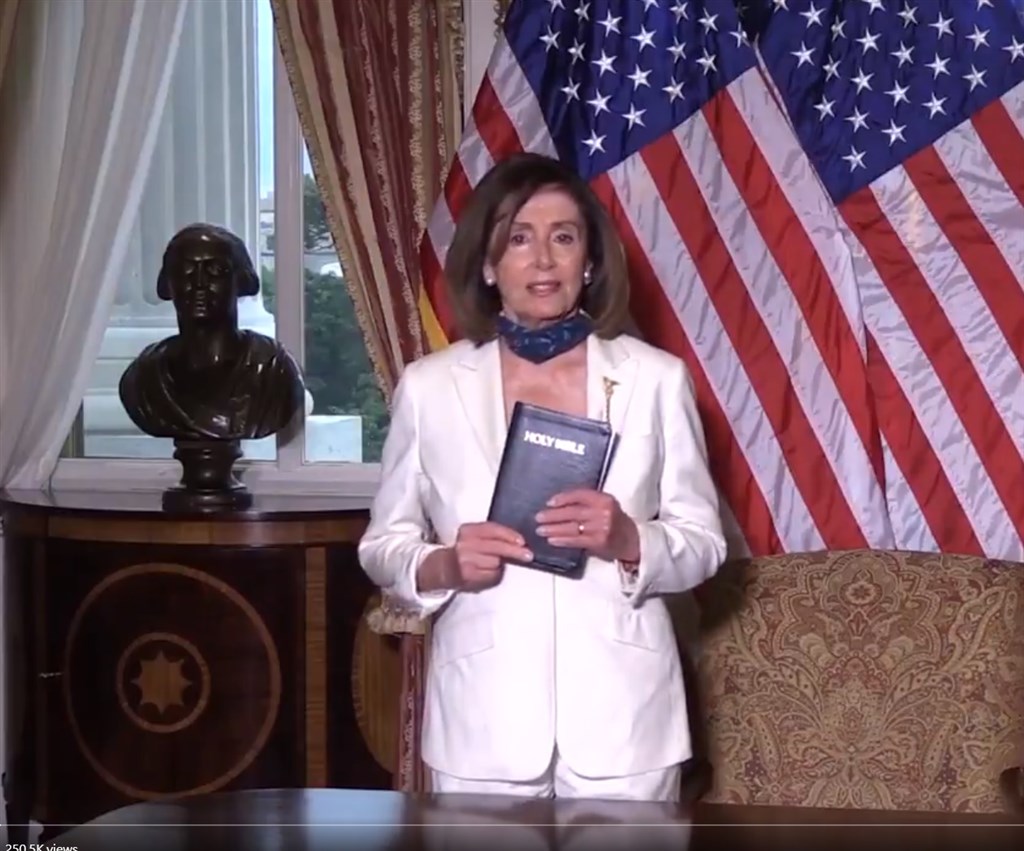 美國民主黨籍聯邦眾議院議長裴洛西2日承諾,要就非裔男子佛洛伊德之死引發的「種族標籤」和其他問題制定立法。(圖取自twitter.com/SpeakerPelosi)