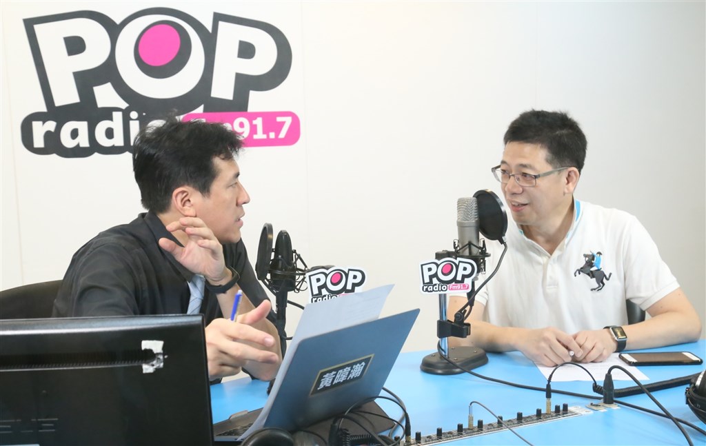 選擇退出國民黨加入民眾黨的前移民署長謝立功3日上午接受「POP撞新聞」廣播節目專訪,談加入民眾黨的原因及2022選舉。(POP撞新聞提供)