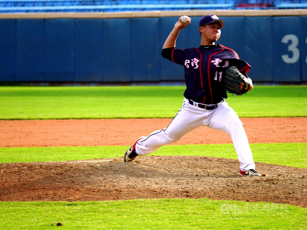 109年全國成棒甲組春季聯賽,台電4日在延長賽以7比5勝安永鮮物,率先取得冠軍戰門票,台電後援投手李子揚投1.2局無失分。(中華棒協提供)中央社記者楊啟芳傳真 109年6月4日