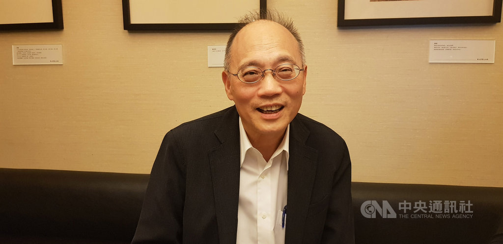 台灣武漢肺炎疫情穩定趨緩,7日起防疫規範將鬆綁,故宮院長吳密察4日表示,這波疫情讓故宮加速數位轉型,7月將邀國內外民眾透過Open data線上策展。中央社記者鄭景雯攝 109年6月4日