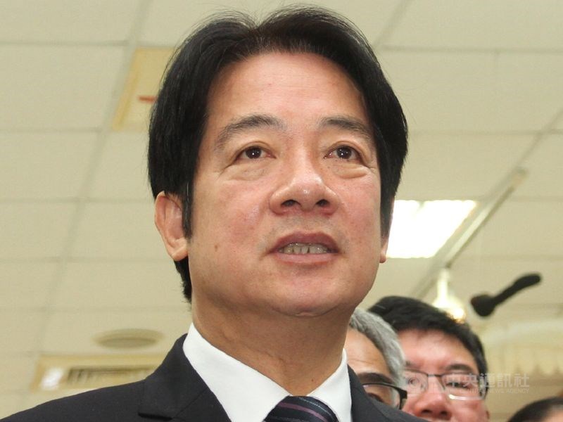 天安門事件31週年,副總統賴清德(前)4日表示,中共當局應深自省思,順應民主潮流,平反六四。(中央社檔案照片)