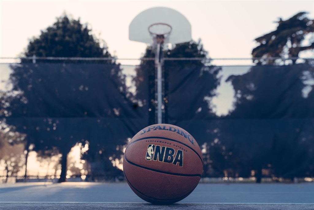 美國職籃NBA聯盟和球員工會26日宣布,16日針對302人進行檢測,發現有16名球員對2019冠狀病毒疾病呈陽性反應。(示意圖/圖取自Unsplash圖庫)