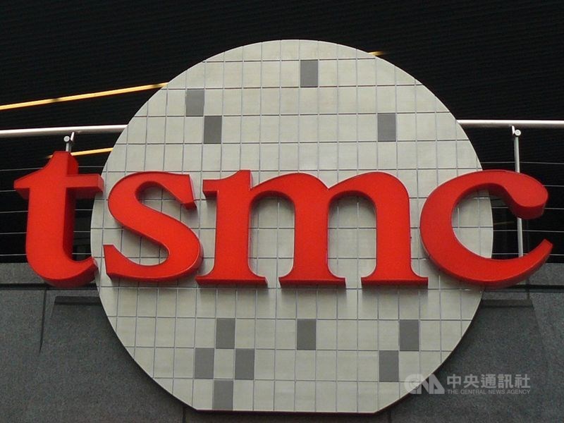 晶圓代工廠台積電5日股價持續走高,早盤一度達新台幣309元,市值達8.01兆元。(中央社檔案照片)