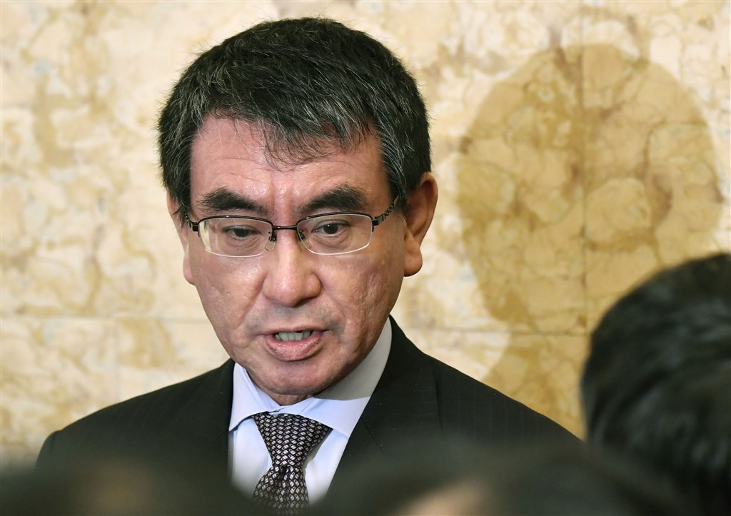 日本防衛大臣河野太郎表示,中國持續威嚇台灣等地、中國公務船屢次航行在釣魚台海域等舉動,令人強烈擔憂。(檔案照片/共同社提供)
