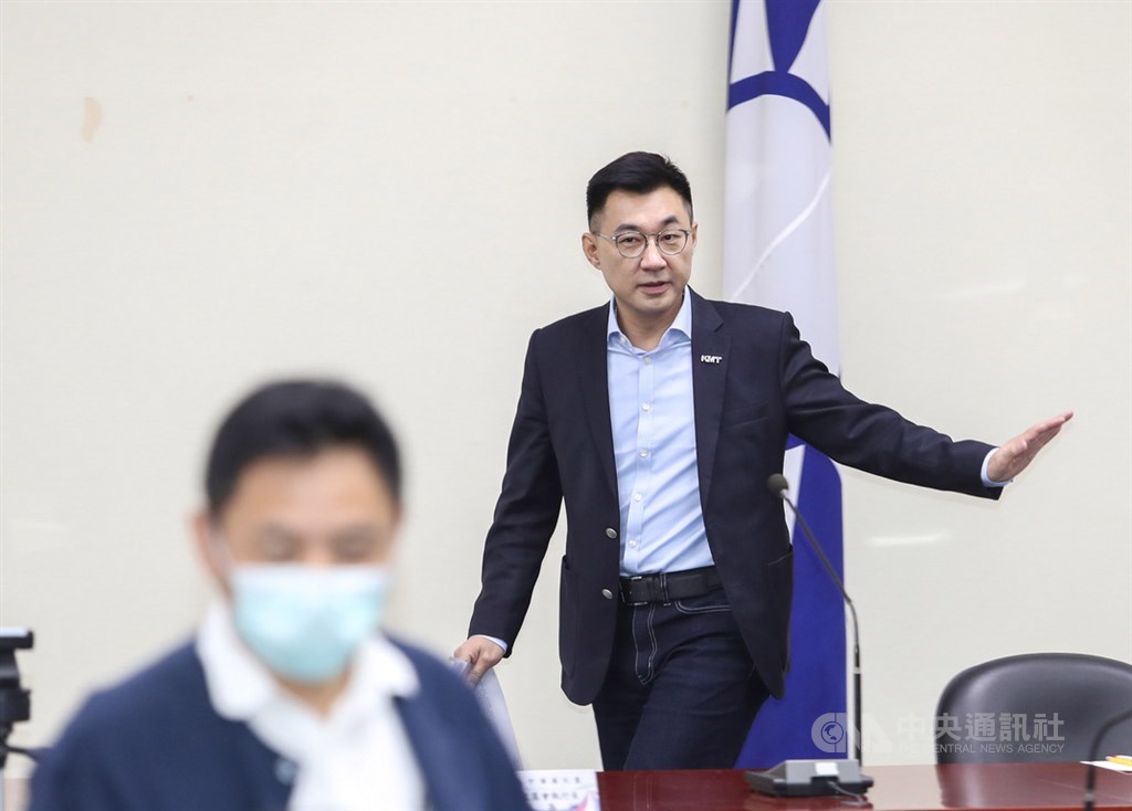 國民黨立委7日表示,這次罷韓投票對江啟臣(後)而言,是接任黨主席後的第一個考驗,結果顯然不讓人滿意,這對江啟臣來說算是小傷,也對領導威信有所傷害。(中央社檔案照片)