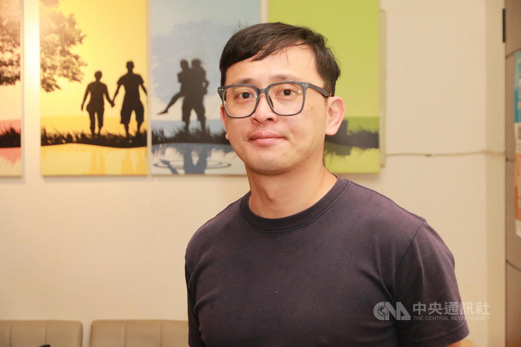 社團法人中華趕路的雁全人關懷協會復育中心主任蕭建緒(圖)曾使用毒品近20年,經協會收容輔導後,進修學習助人專業,並投入社會關懷公益活動,參與校園反毒宣導。中央社記者蕭博文攝 109年6月7日