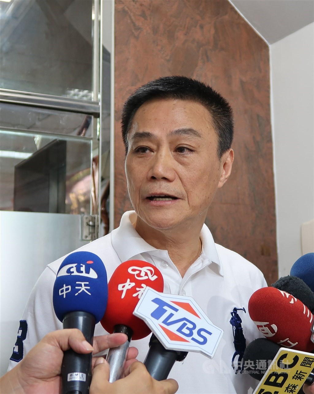 高雄市議會議長許崑源6日晚間自四維三路住宅大樓17樓墜落,當場死亡。(中央社檔案照片)