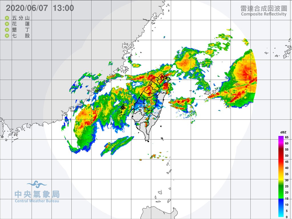 鋒面接近,中央氣象局7日中午針對台北市等15縣市發出大雨特報。圖為下午1時的雷達回波圖。(圖取自中央氣象局網頁www.cwb.gov.tw)