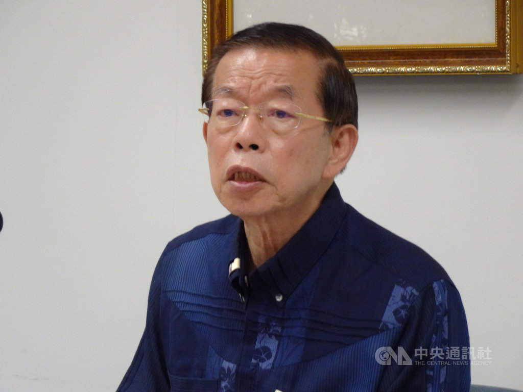 駐日代表謝長廷9日與駐日的台媒茶敘，首度公開表示會留任。他說駐日代表處是台日友好的橋梁，他要把台日關係推動到不可逆的友好關係。中央社記者楊明珠東京攝　109年6月9日