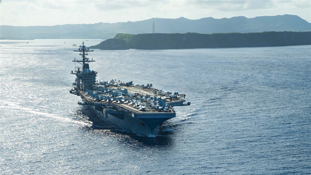 美國官員透露,海軍調查航空母艦「羅斯福號」400名海軍官兵的血清檢測發現,約有60%的人對病毒有抗體。(圖取自facebook.com/USSTheodoreRoosevelt)