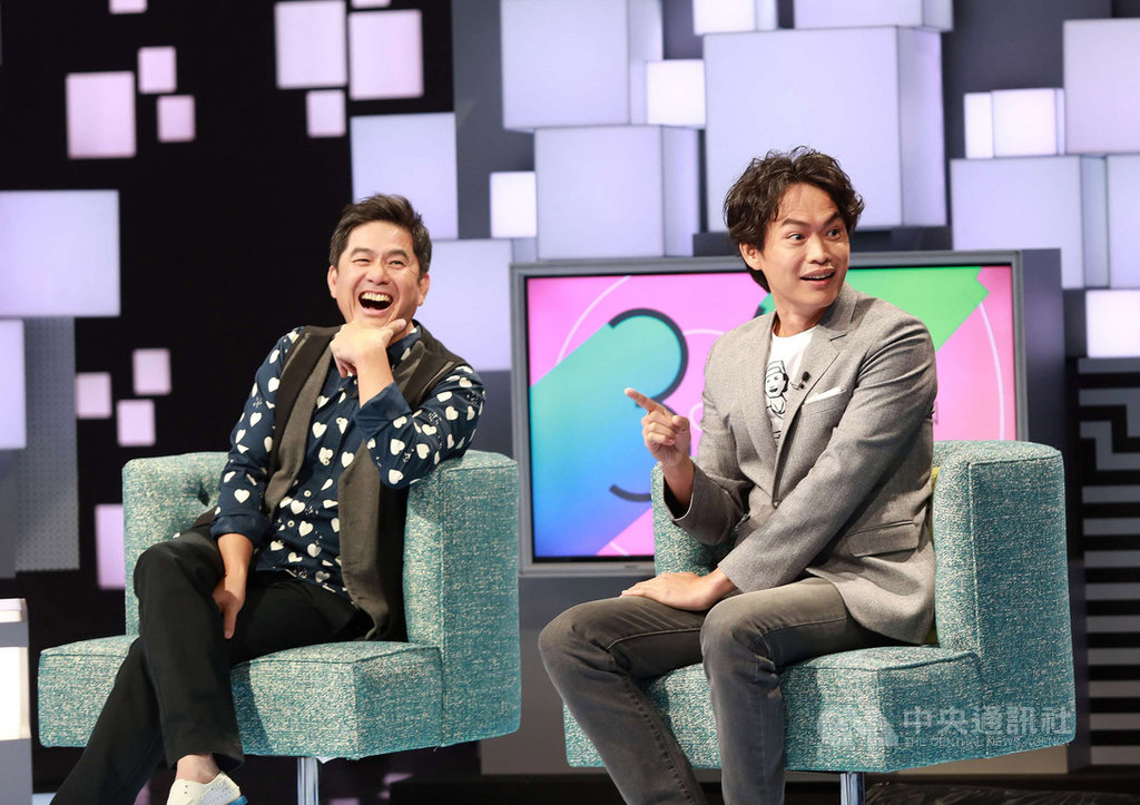 藝人黃鐙輝(右)、洪都拉斯(左)從諧星跨界轉型演技派,更雙雙入圍金鐘獎,兩人在訪談節目中透露,演技是靠生活的苦打磨出來。(公視提供)中央社記者葉冠吟傳真 109年6月10日