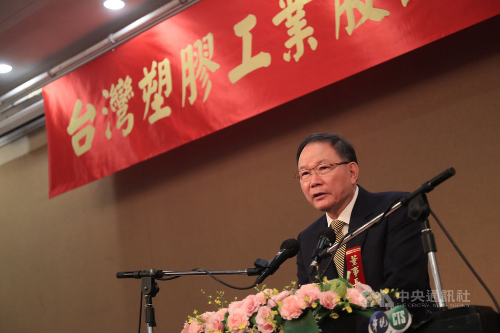 台塑公司10日在台北召開股東常會,由台塑公司董事長林健男(圖)主持,展望下半年營運狀況,林健男表示,景氣逐漸復甦,帶動石化產品需求同步上揚,業績可望由谷底反彈,並優於上半年表現。中央社記者吳家昇攝 109年6月10日