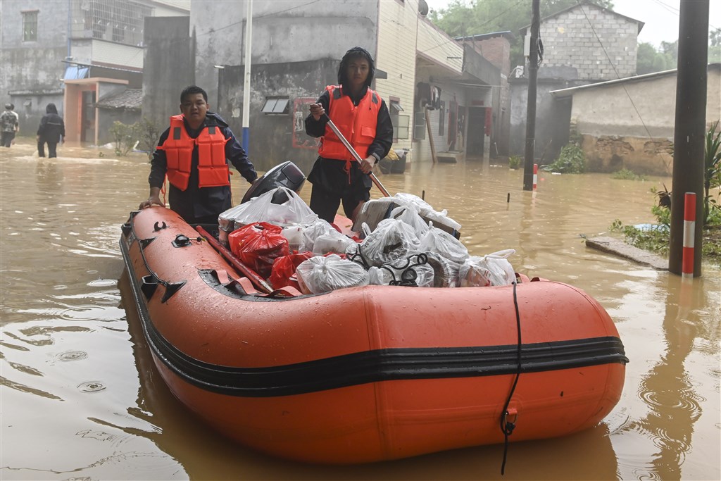 中國廣東出現豪雨,15個城市8日上午就發布發布暴雨紅色警戒。圖為9日惠州市一景。(中新社提供)