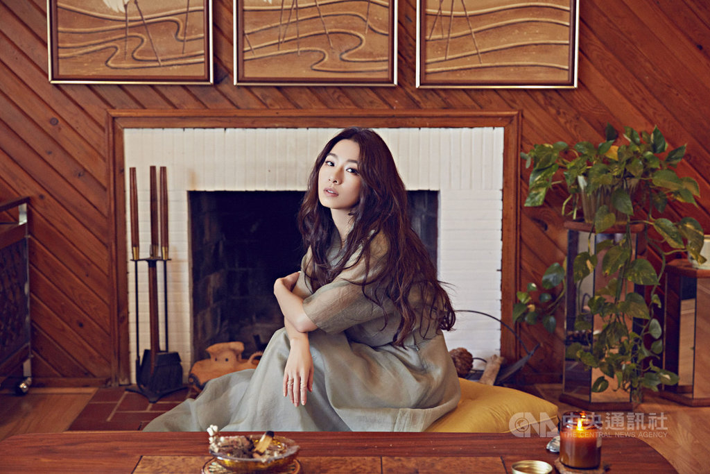 歌手田馥甄推出新單曲「皆可」,團隊特別飛往美國洛杉磯取景拍攝。(何樂音樂提供)中央社記者王心妤傳真 109年6月11日