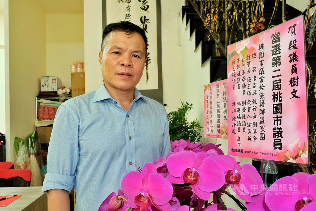 以無黨籍身分遞補桃園市議員的段樹文受訪表示,現在他不但積極投身公益事業,更接任八德區宮廟主委,盼透過宗教力量推動社會公益,對於曾經荒唐的過去,他說「沒有那些過去,我怎麼知道我要什麼。」中央社記者吳睿騏桃園攝 109年6月11日