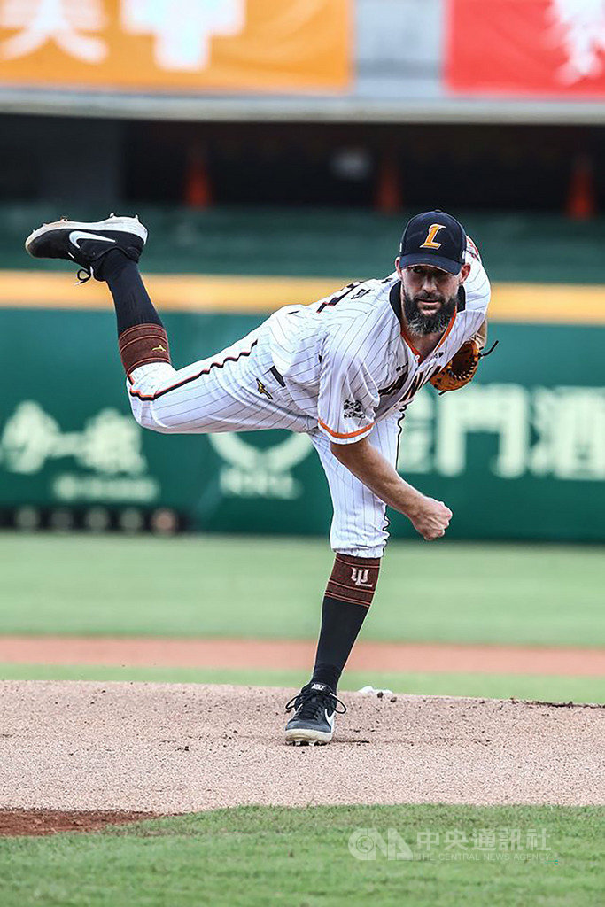 中職統一7-ELEVEn獅隊投手羅里奇13日先發用98球主投7.1局,被敲5支安打,投2次保送、5次三振,失2分,演出優質先發,助隊以3比2收下近期4連勝。(統一獅提供)中央社記者楊啟芳傳真 109年6月13日