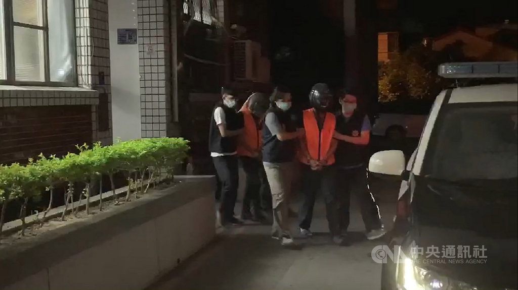 陳姓男子疑因積欠百萬債務,10日在台中市神岡區遭2名凶嫌殺害後,棄屍苗栗縣銅鑼山區,凶嫌13日投案,警方14日訊問後將2名嫌犯移送台中地檢署偵辦。(民眾提供)中央社記者蘇木春傳真 109年6月14日