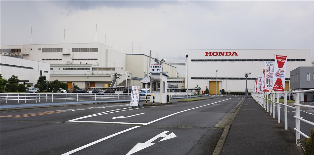 位於日本三重縣鈴鹿市平田町的本田汽車鈴鹿工廠（圖），14日傳出疑似配電盤爆炸造成2名作業員受到重傷。（共同社提供）
