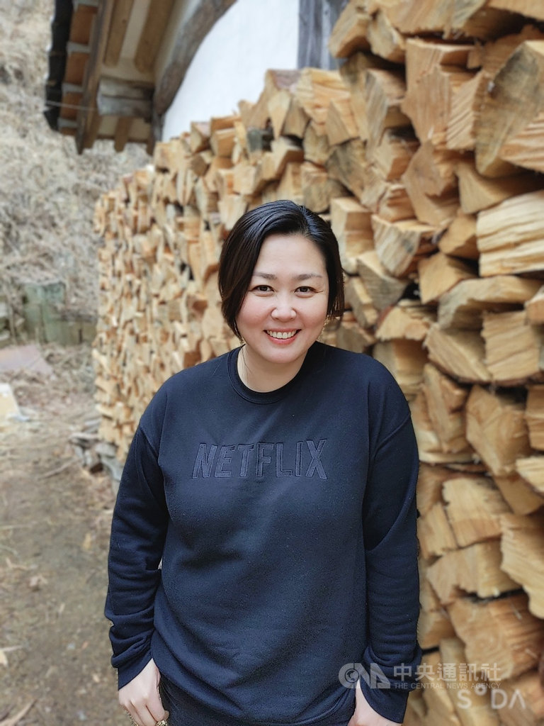 串流影音平台Netflix韓國內容副總裁金珉暎(Kim Min-Young)接受中央社獨家專訪表示,原創韓劇「屍戰朝鮮」是Netflix第一次與頂尖電視編劇與頂尖電影導演同時合作,需要很多磨合工作。(Netflix提供)中央社記者吳家豪傳真 109年6月14日