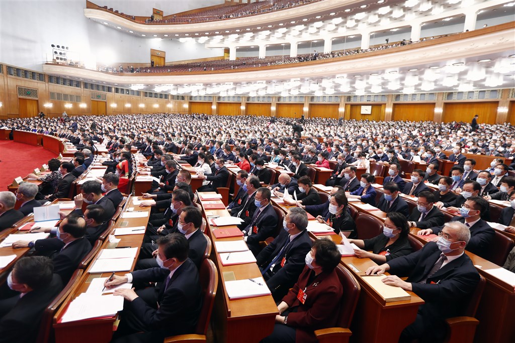 中國全國人大常委會法工委發言人岳仲明表示,「港版國安法」並不在18日將舉行的全國人大常委會議的審查議案中,但已被列為年底前要「加快制定」的法律。圖為中國第13屆人大會議。(中新社提供)