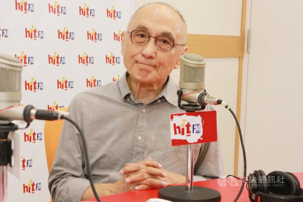 中研院社會學研究所兼任研究員吳乃德18日接受廣播節目主持人周玉蔻專訪,對於兒子吳怡農被外界點名是台北市長熱門人選之一,吳乃德認為,比較重要的是能對台灣的政治或社會帶來什麼樣的改變,當什麼職位比較不重要。(周玉蔻嗆新聞製作單位提供提供)中央社記者葉素萍傳真 109年6月18日