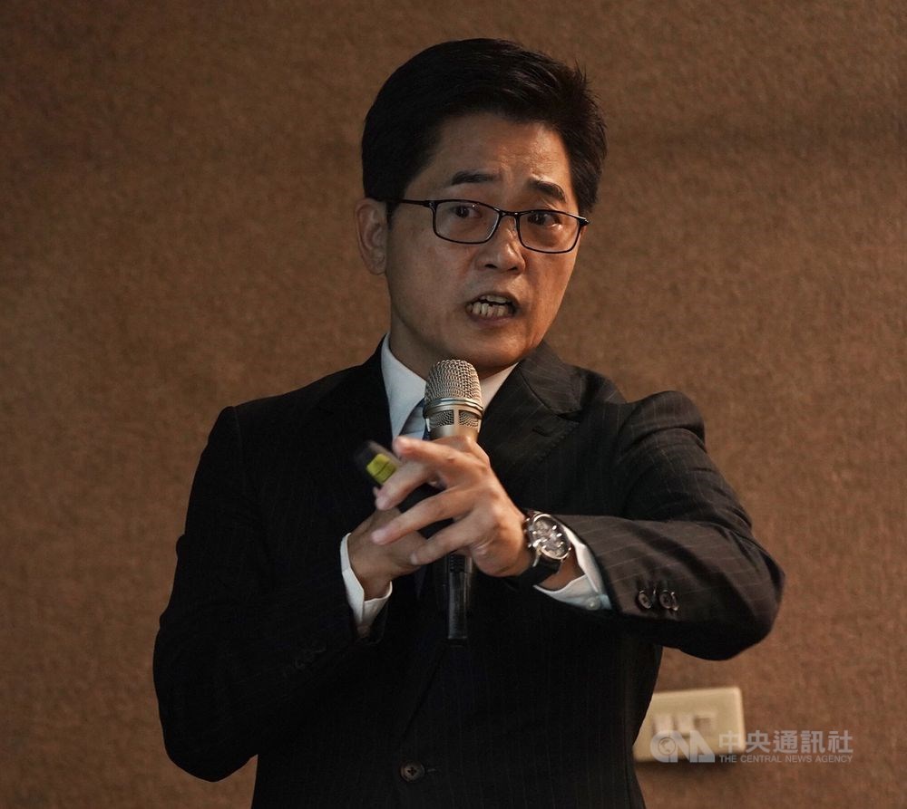 國民黨考紀會19日針對前台東縣長黃健庭(圖)未經中央核准,自行接受總統蔡英文提名為監察院副院長,予以先行停止黨權處分。(中央社檔案照片)