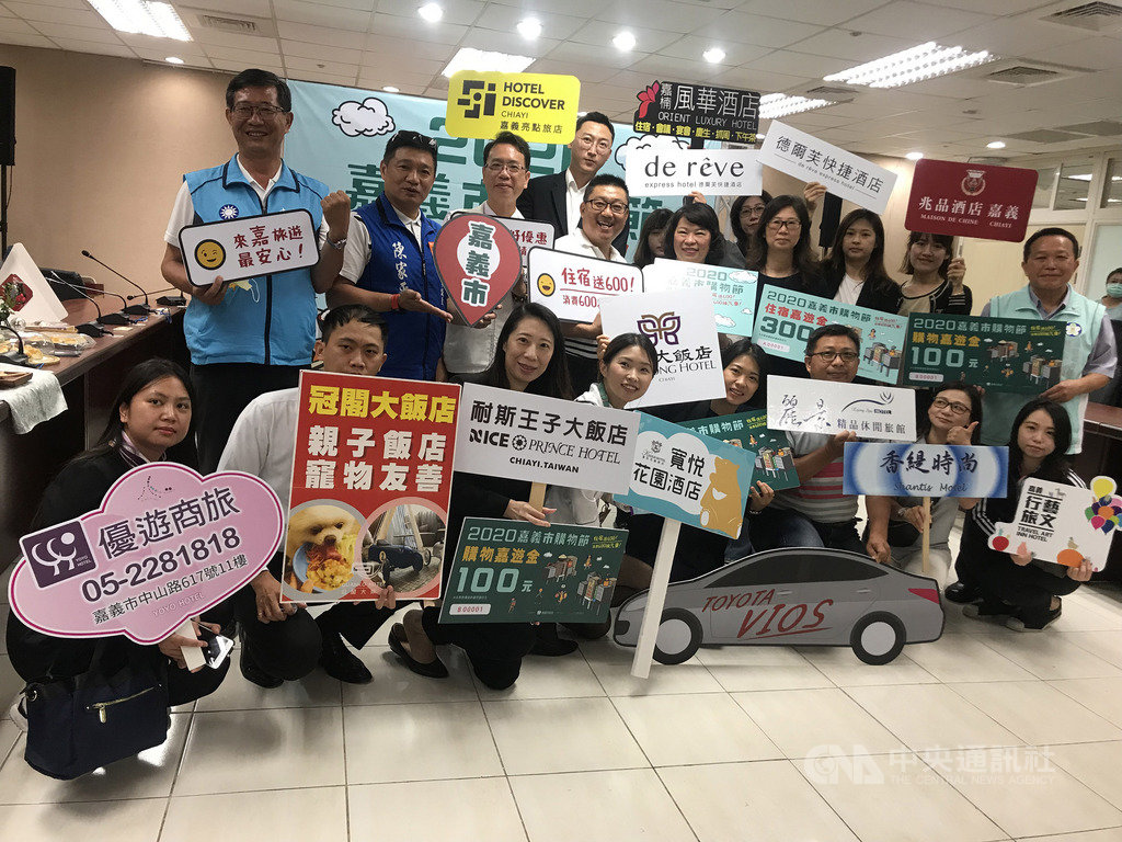 嘉義縣市21日將迎來百年難得一見的日環食奇景,預估將湧入大批賞景人潮,為振興經濟,嘉義市政府規劃自21日起至8月31日推出「2020嘉義市購物節」,盼刺激景氣回溫。中央社記者姜宜菁攝 109年6月19日
