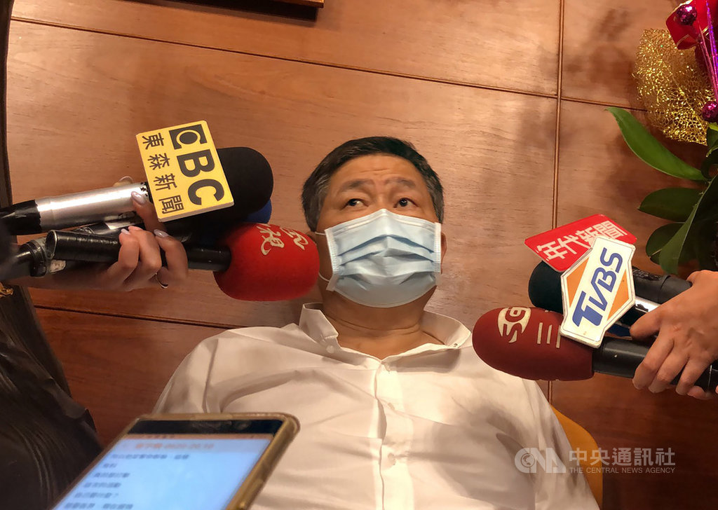 台中大甲鎮瀾宮董事長顏清標20日受訪,被問及對今年媽祖遶境進香活動如何評分,他說,「自己不敢打自己的分數」,用心完成比較重要,讓各界善心大眾去評斷,他感覺還算及格。中央社記者趙麗妍攝 109年6月20日