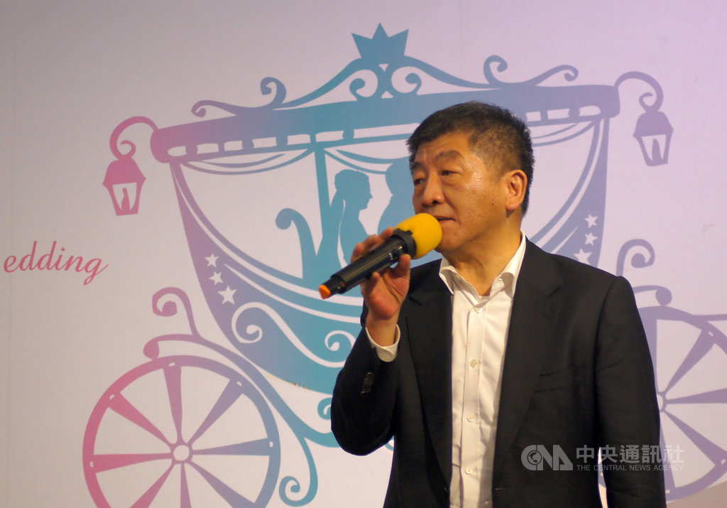 衛福部長陳時中20日晚間受邀參加南投醫事長照人員餐敘活動,有媒體詢問健保改革相關進度,陳時中指出,健保改革很多內容都還沒確定,還需要開很多會議來討論,現在暫時沒有答案。中央社記者吳哲豪南投攝 109年6月20日